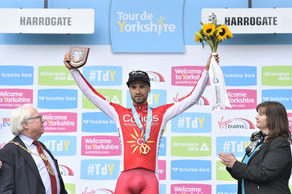 Massive crowds see Bouhanni sprint to victory on Stage Two 