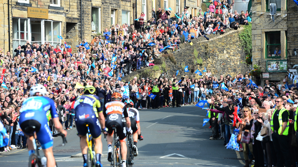One million roadside fans watch epic 2017 Tour de Yorkshire finale
