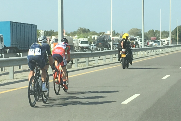 With only 35" over the pack and 12 km to go, the breakaway is about to be caught. 