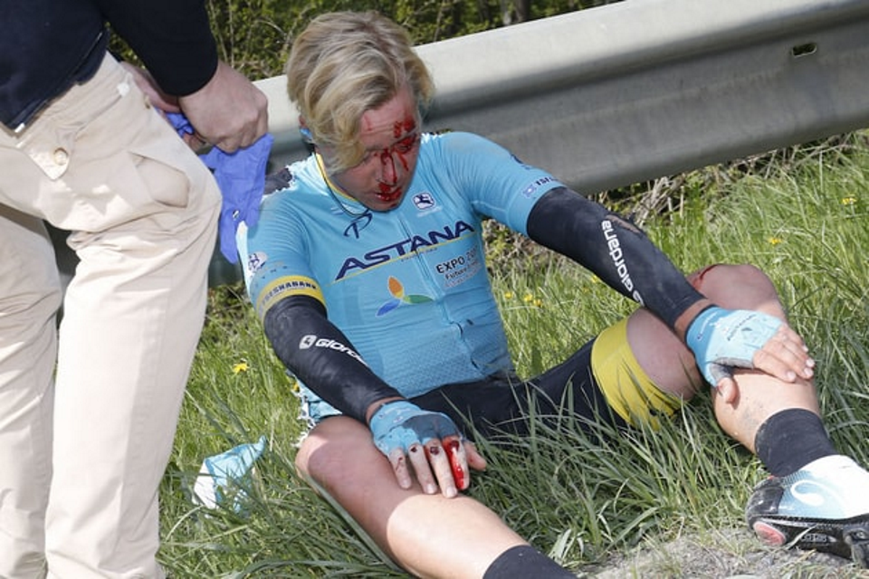 VIDEO: Michael Valgren escapes serious injury after crash in La Flèche Wallonne