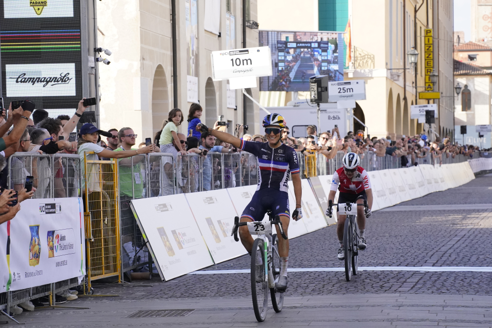 Pauline Prevot-Ferrand takes first rainbow jersey at UCI Gravel World Championships